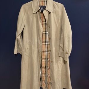 Authentic Burberry Trenchcoat